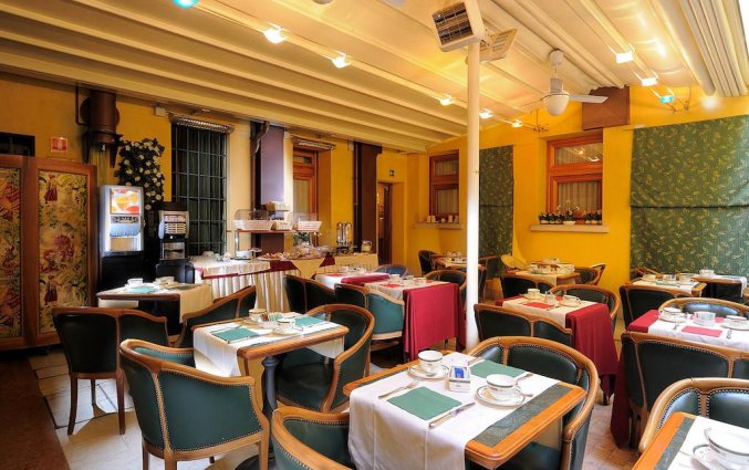 Ontbijtzaal van hotel Ca'Marinella