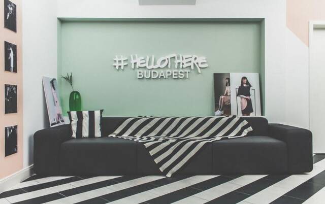 Receptie van Hotel en Apartments The Magazine