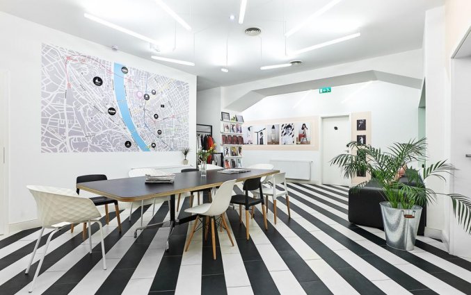 Receptie van Hotel en Apartments The Magazine