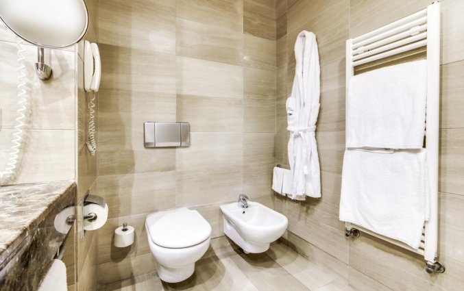 Badkamer van een tweepersoonskamer van Hotel Sercotel Acteon Valencia in Valencia