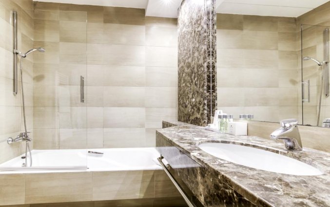 Badkamer van een tweepersoonskamer van Hotel Sercotel Acteon Valencia in Valencia