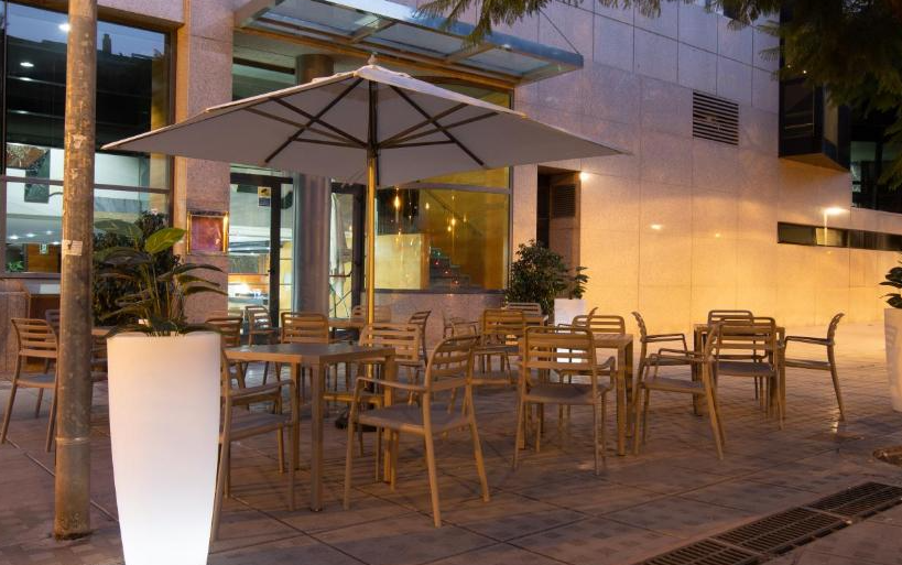 Terras van Hotel Eurostars Acteón