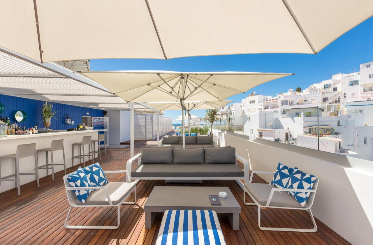 Terras van Hotel Baltum in de Algarve