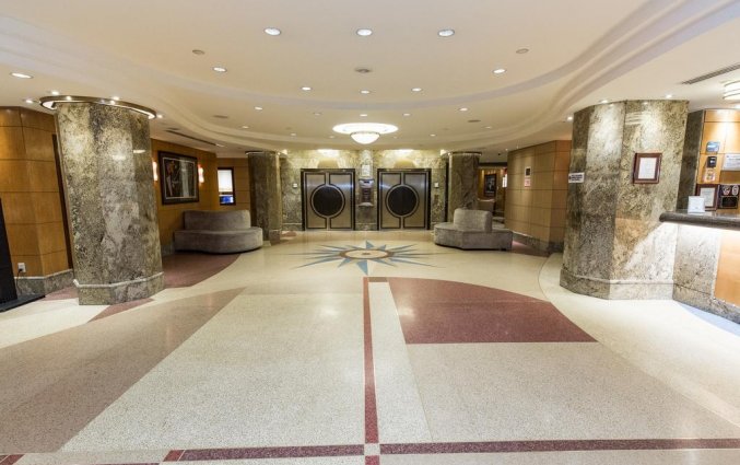 Hal van The Belvedere hotel New York