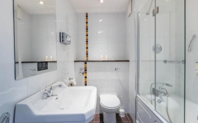 Badkamer hotel Rui Plaza The Gresham in Dublin