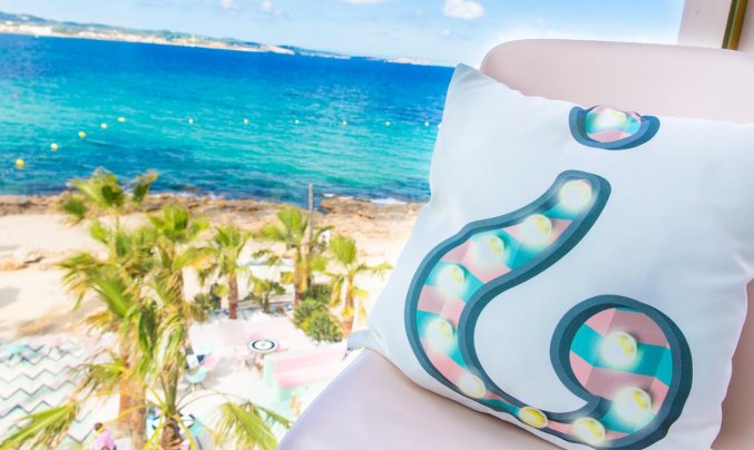 Uitzicht van hotel Wi-Ki Woo op Ibiza