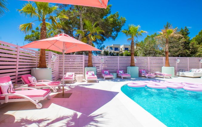 Zwembad van hotel Wi-Ki Woo op Ibiza