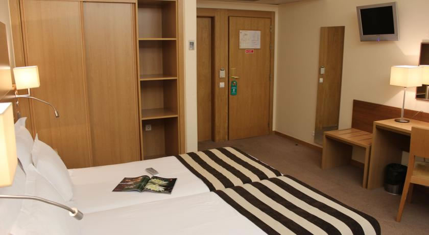 Tweepersoonsbed van hotel Principe Lisboa stedentrip Lissabon