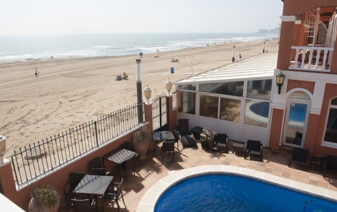 Zwembad van hotel Lloyds Beach Club in Alicante