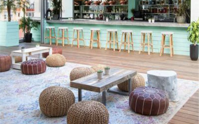 rooftopbar van hotel & pool McCarren New York