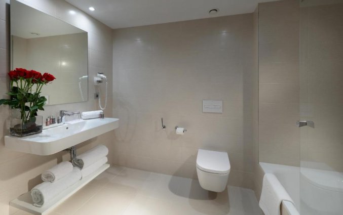 Badkamer van een familiekamer van Hotel Barcelo Bilbao Nervion