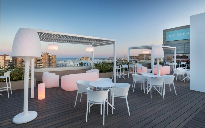 Terras op het dakterras van Hotel Barcelo Malaga