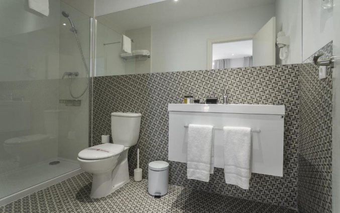 Badkamer van een kamer in Hotel San Lorenzo Boutique Valencia