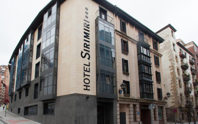 Gebouw van Hotel Sirimiri in Bilbao