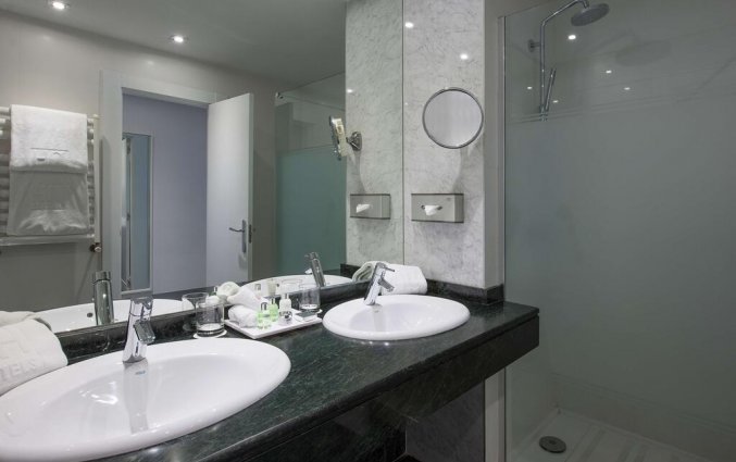 Badkamer van NH Collection Villa de Bilbao