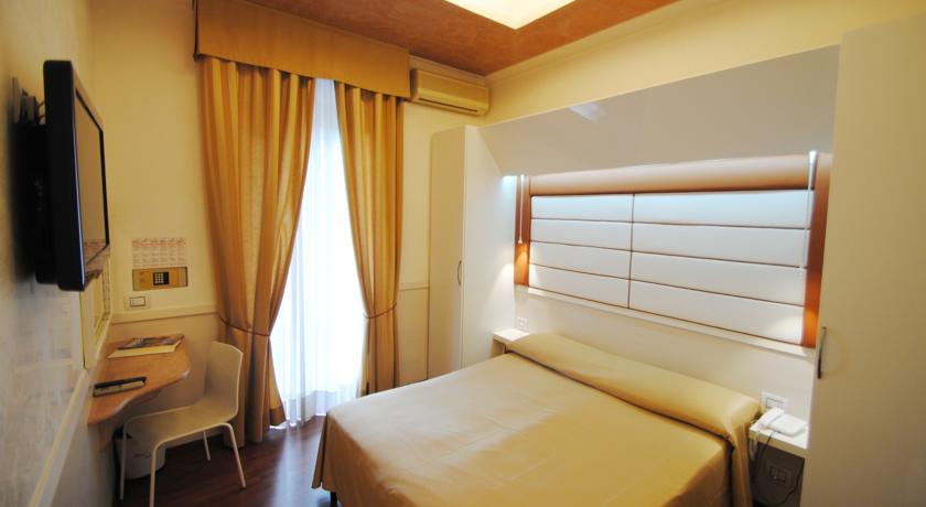 Tweepersoonskamer van hotel Verona in Rome