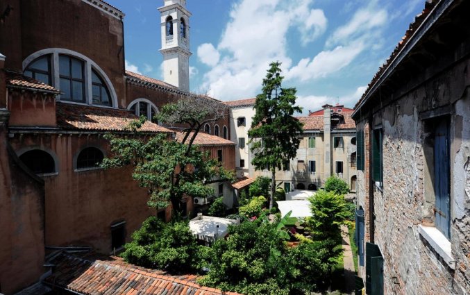 Luchtfoto binnenplaats Hotel Abbazia