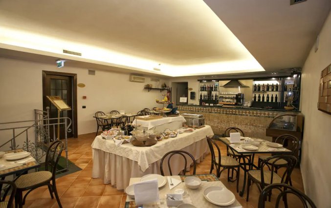 Ontbijtzaal van Hotel Neapolis in Napels