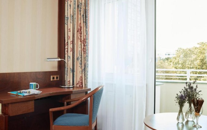 Bureau in slaapkamer van hotel Living Hotel Berlin Mitte