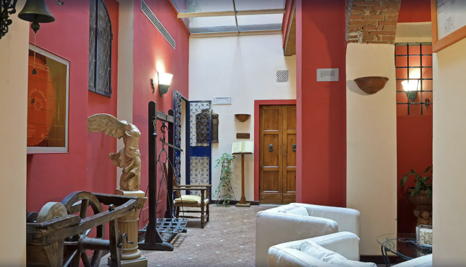 Gangen van hotel Porta Faenza