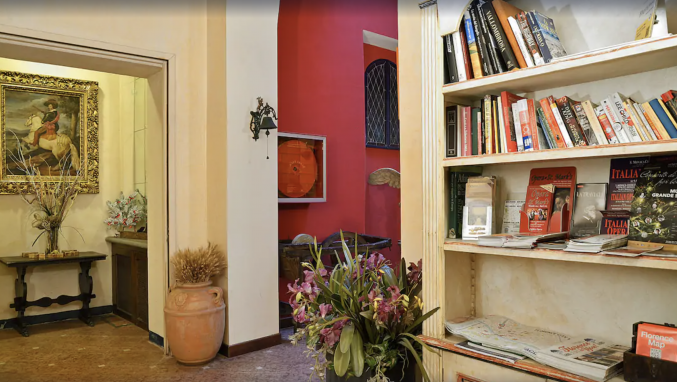 Gangen van hotel Porta Faenza