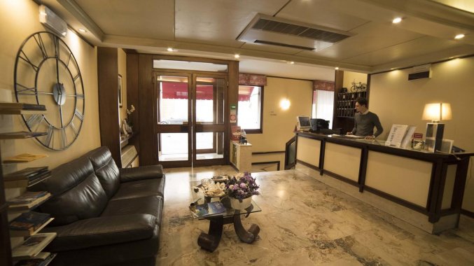 Receptie van Hotel Jane in Florence