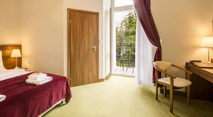 Tweepersoonskamer van aparthotel Yarden in Krakau