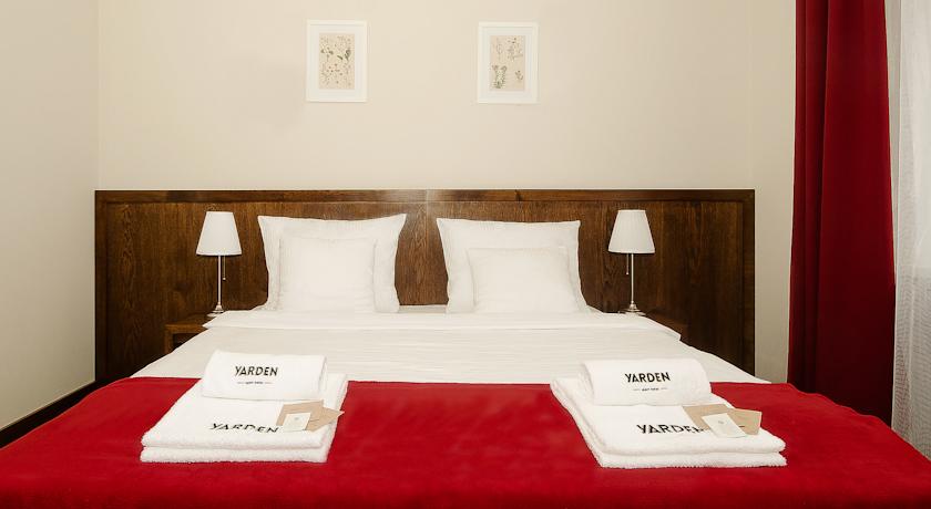 Tweepersoonskamer van aparthotel Yarden in Krakau