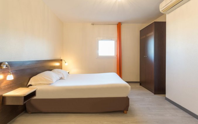 Tweepersoonskamer van aparthotel City Résidence Bordeaux Centre in Bordeaux