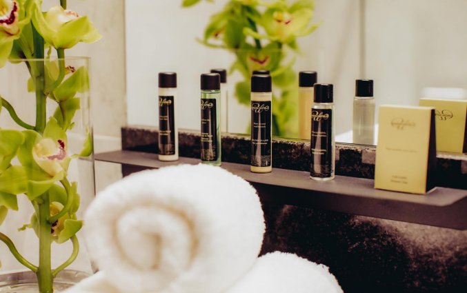 Toiletartikelen in de badkamer van het uHotel in Ljubljana