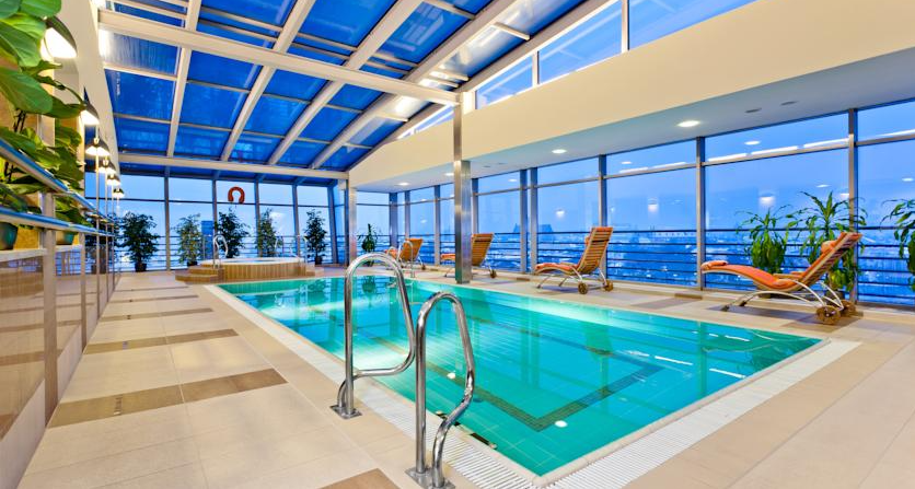 Binnenzwembad van Hotel Qubus Krakow