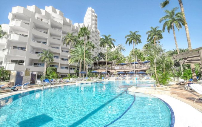 Buitenzwembad van Corallium Dunamar by Lopesan op Gran Canaria