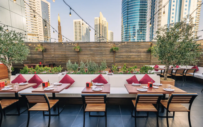 Terras van hotel TRYP by Wyndham Dubai