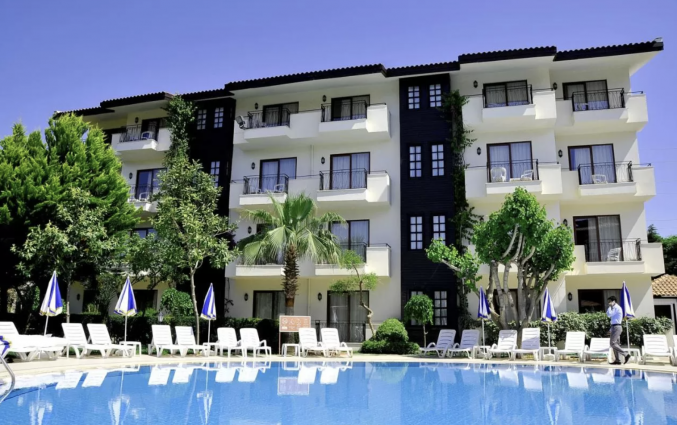 Buitenzwembad van Hotel Lemas Suite in Side