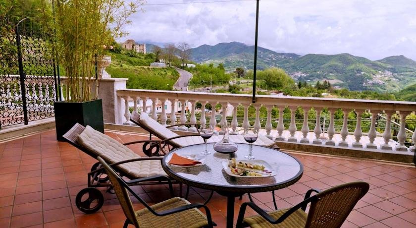 Terras van Hotel Scapolatiello in Amalfi