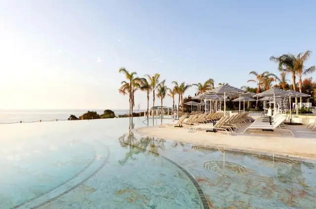 Zwembad van Hotel Bless op Ibiza