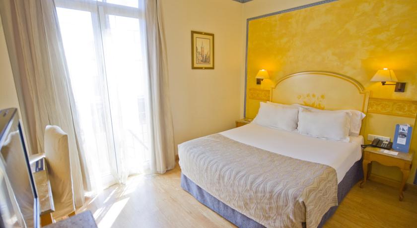 Tweepersoonskamer van hotel Eurostars Regina in Sevilla
