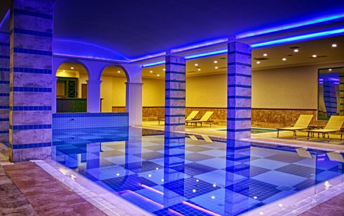 Binnenzwembad van Hotel Utopia World in Alanya