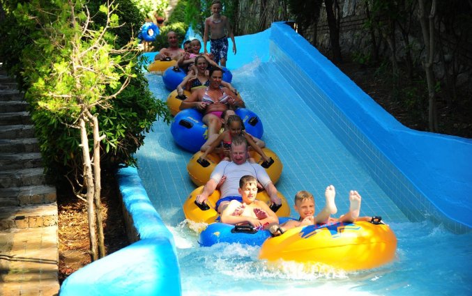 Buitenzwembad, waterglijbanen en aquapark van Hotel Utopia World in Alanya