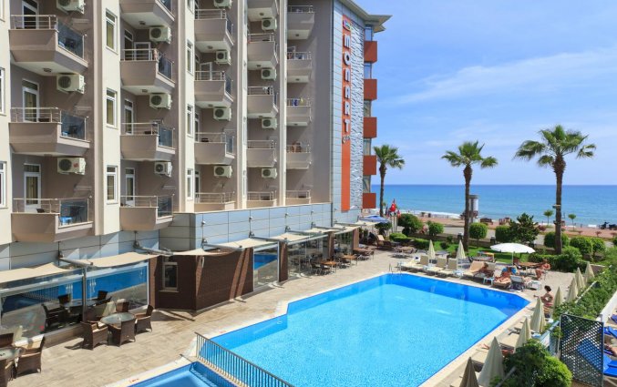 Zwembad van Hotel Monart City in Alanya