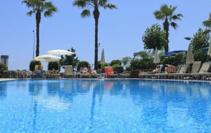 Zwembad van Hotel Monart City in Alanya