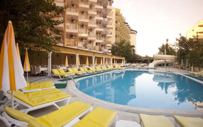 Zwembad van Hotel Monte Carlo in Alanya