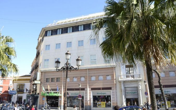 Voorkant hotel Derby in Sevilla
