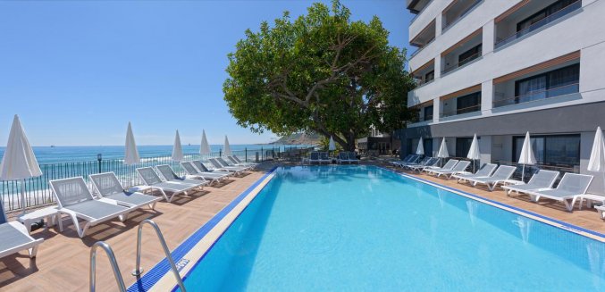 Zwembad van Hotel Floria Beach in Alanya