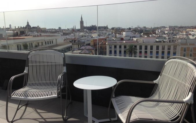 Terras bij Hotel America Sevilla