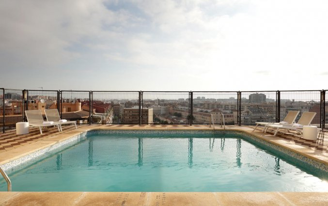 Buitenzwembad van Hotel Eurostars Rey Don Jaime in Valencia