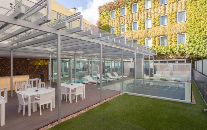 Terras buiten bij Bessahotel Liberdade