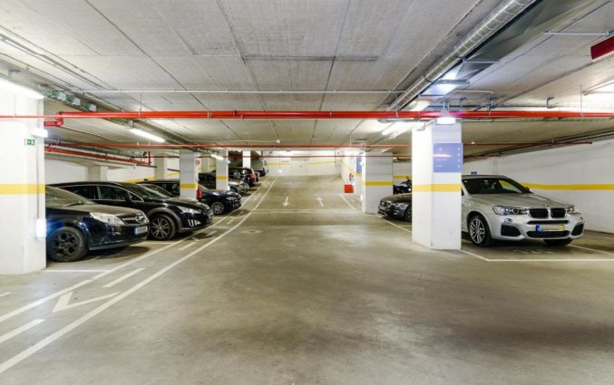 Garage bij Jupiter Lisboa