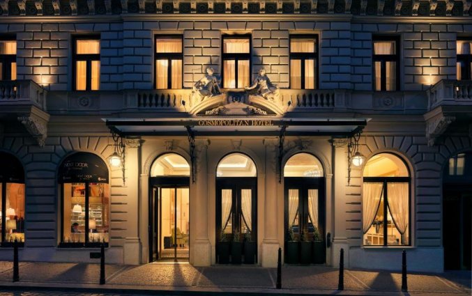 Voorkant van Hotel Cosmopolitan in Praag