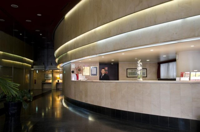 Receptie van aparthotel VIP Executive Eden in Lissabon